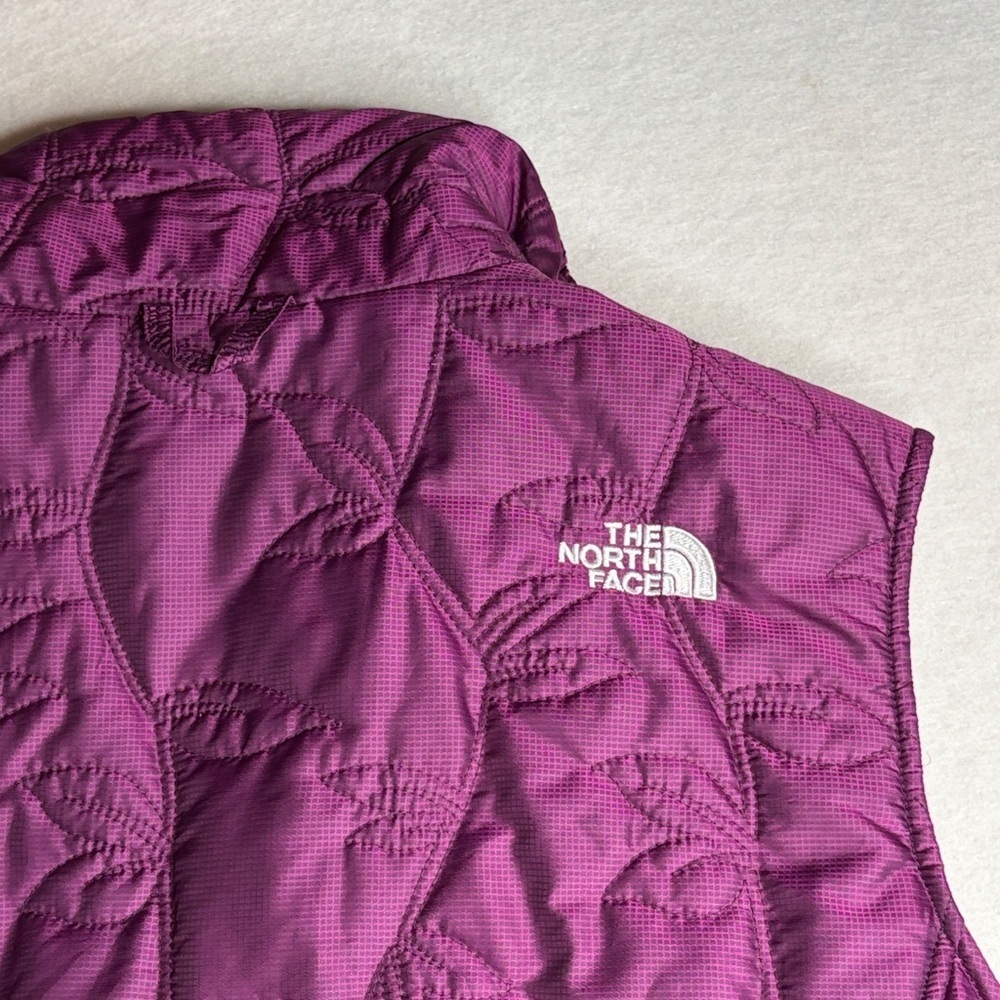The North Face Women’s Magenta Color Vest, size medium - Picture 6 of 8